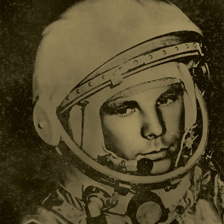 Картинки гагарина в космосе для детей. Портрет Юрия Гагарина в скафандре. Портрет Юрия Гагарина для детей в скафандре.